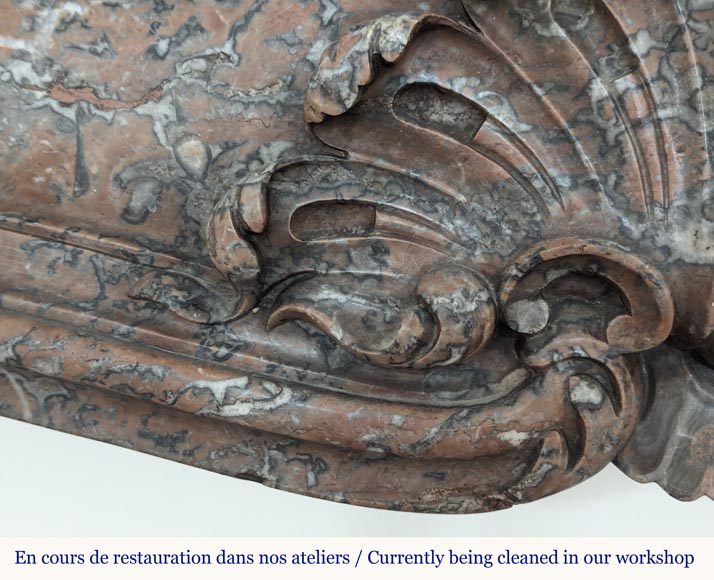 Cheminée de style Louis XV en marbre Rouge du Nord décorée d'une coquille Cheminée de style Louis XV en marbre Rouge du Nord décorée d'une coquille-3