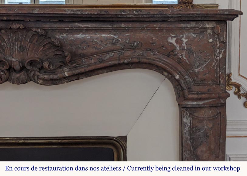 Cheminée de style Louis XV en marbre Rouge du Nord décorée d'une coquille Cheminée de style Louis XV en marbre Rouge du Nord décorée d'une coquille-8