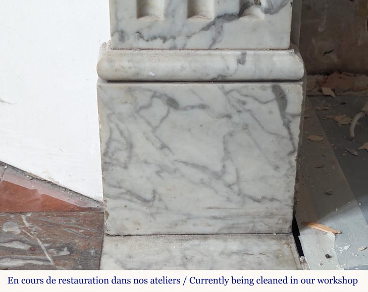 Cheminée de style Louis XVI en marbre de Carrare veiné aux cannelures Cheminée de style Louis XVI en marbre de Carrare veiné aux cannelures-7