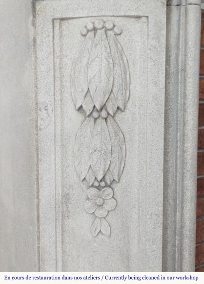 Cheminée en pierre de style Napoléon III ornée d'une frise de houx Cheminée en pierre de style Napoléon III ornée d'une frise de houx-4