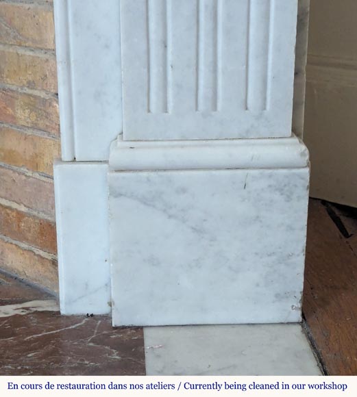 Cheminée de style Louis XVI en marbre de Carrare ornée d'un tournesol Cheminée de style Louis XVI en marbre de Carrare ornée d'un tournesol-7