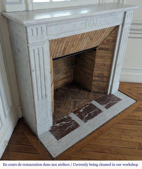 Cheminée de style Louis XVI en marbre de Carrare ornée d'un tournesol Cheminée de style Louis XVI en marbre de Carrare ornée d'un tournesol-2