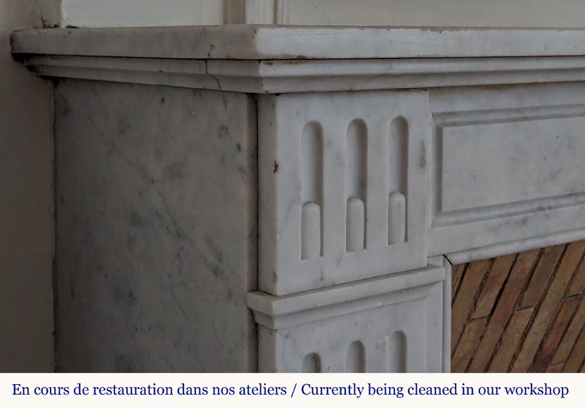 Cheminée de style Louis XVI en marbre de Carrare ornée d'un tournesol Cheminée de style Louis XVI en marbre de Carrare ornée d'un tournesol-3