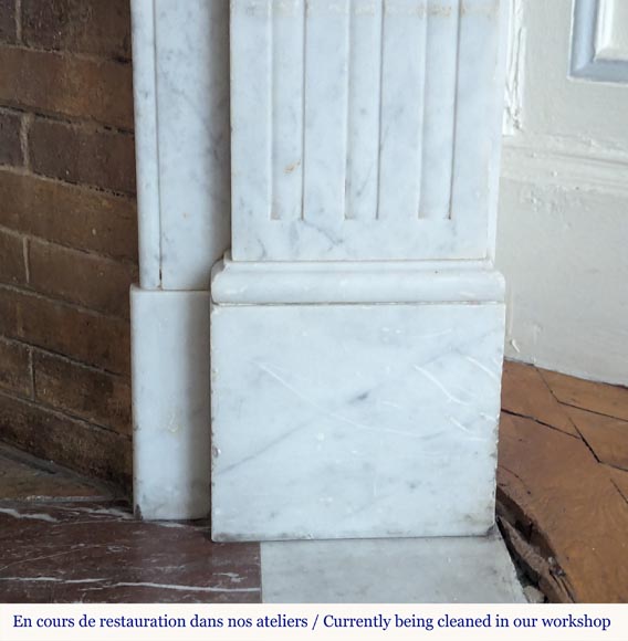 Cheminée de style Louis XVI en marbre de Carrare ornée d'un tournesol Cheminée de style Louis XVI en marbre de Carrare ornée d'un tournesol-7