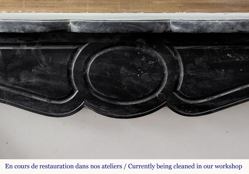 Cheminée de style Louis XV modèle Pompadour en marbre noir moucheté Cheminée de style Louis XV modèle Pompadour en marbre noir moucheté-1