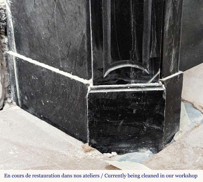 Cheminée de style Louis XV modèle Pompadour en marbre noir moucheté Cheminée de style Louis XV modèle Pompadour en marbre noir moucheté-4