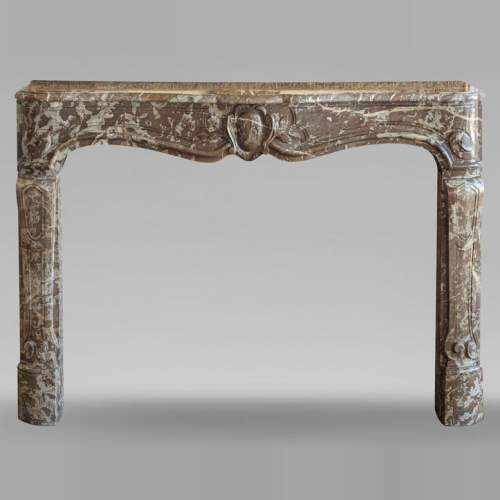 Cheminée d'époque Louis XV en marbre Rouge du Nord