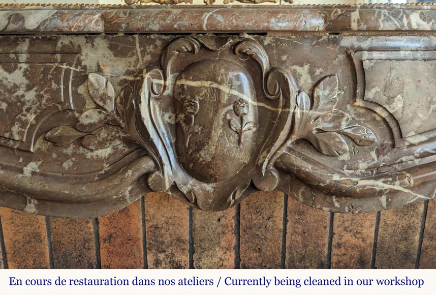 Cheminée d'époque Louis XV en marbre Rouge du Nord Cheminée d'époque Louis XV en marbre Rouge du Nord-1