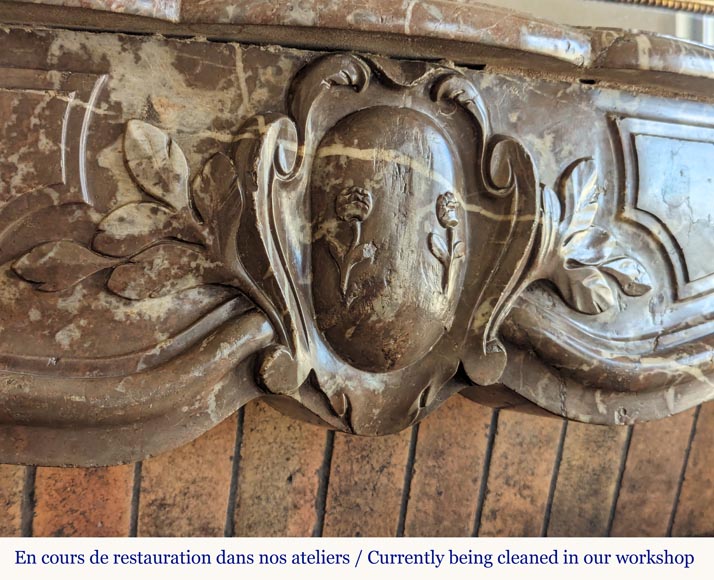 Cheminée d'époque Louis XV en marbre Rouge du Nord Cheminée d'époque Louis XV en marbre Rouge du Nord-2