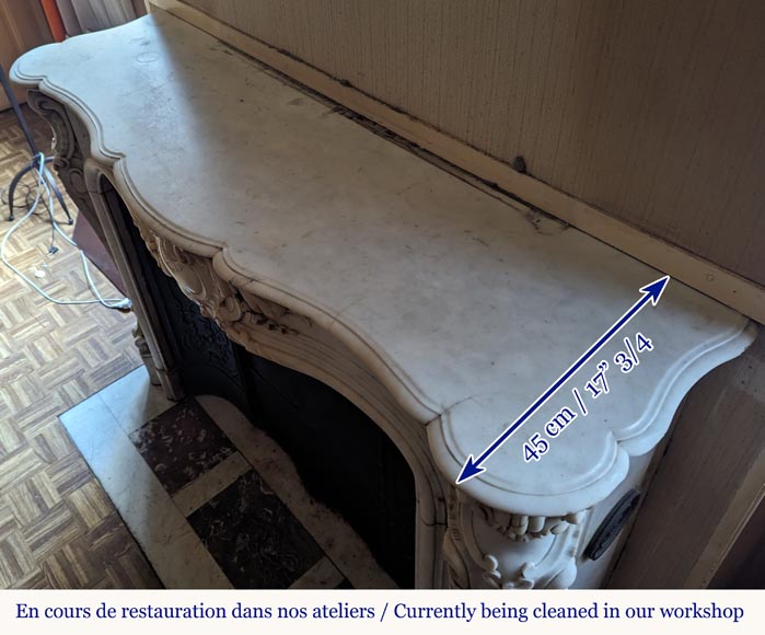 Cheminée de style Louis XV en marbre de Carrare richement sculptée d'un décor végétal Cheminée de style Louis XV en marbre de Carrare richement sculptée d'un décor végétal-16