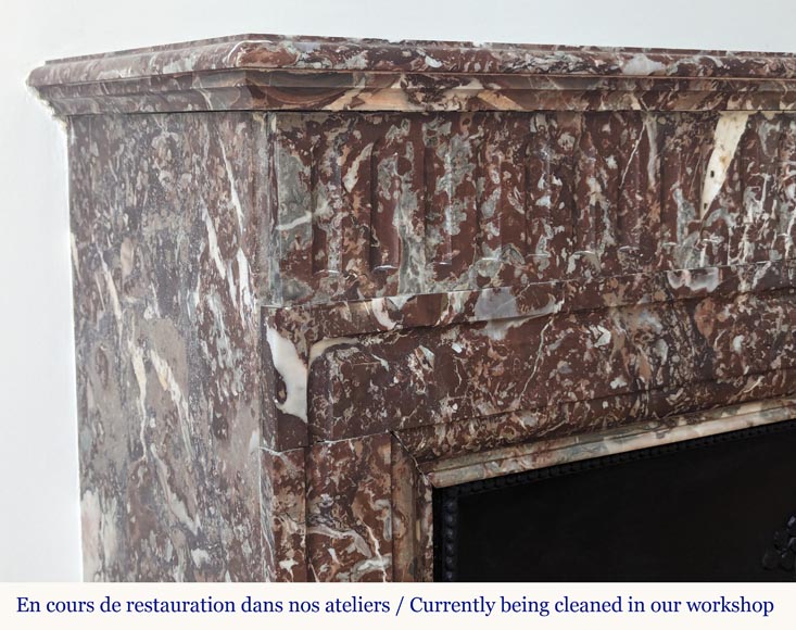 Cheminée de style Louis XIV à acrotères en marbre Rouge du Nord Cheminée de style Louis XIV à acrotères en marbre Rouge du Nord-3