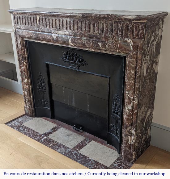 Cheminée de style Louis XIV à acrotères en marbre Rouge du Nord Cheminée de style Louis XIV à acrotères en marbre Rouge du Nord-5