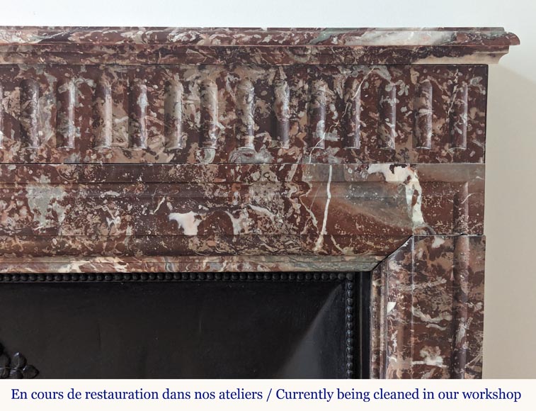 Cheminée de style Louis XIV à acrotères en marbre Rouge du Nord Cheminée de style Louis XIV à acrotères en marbre Rouge du Nord-6