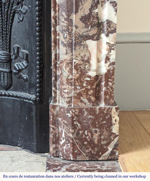 Cheminée de style Louis XIV à acrotères en marbre Rouge du Nord Cheminée de style Louis XIV à acrotères en marbre Rouge du Nord-7