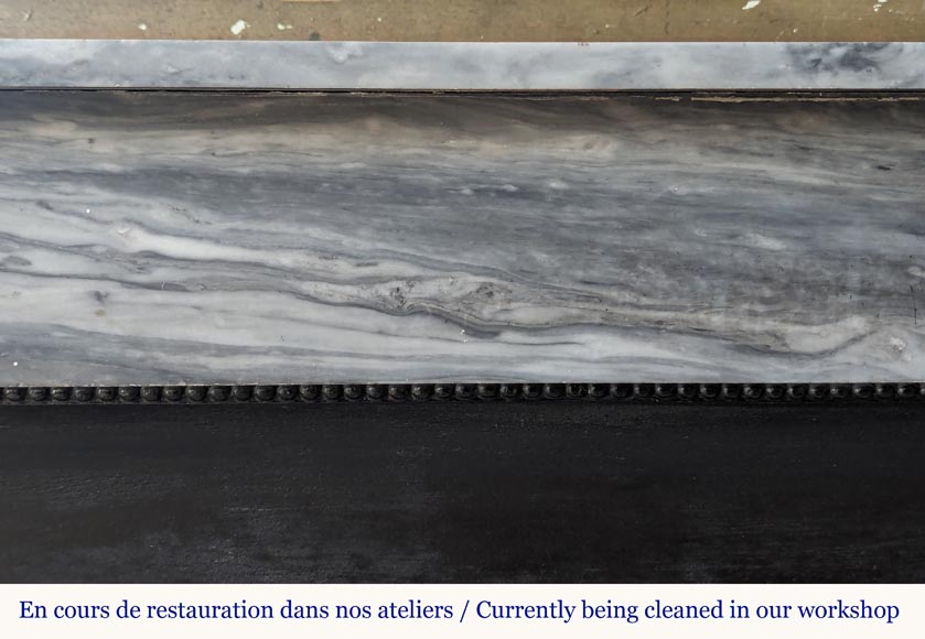 Cheminée de style Louis XVI bicolore sculptée en marbre de Carrare et Turquin Cheminée de style Louis XVI bicolore sculptée en marbre de Carrare et Turquin-1