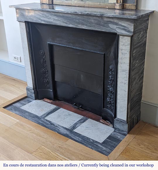Cheminée de style Louis XVI bicolore sculptée en marbre de Carrare et Turquin Cheminée de style Louis XVI bicolore sculptée en marbre de Carrare et Turquin-5