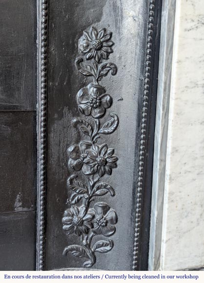 Cheminée de style Louis XVI bicolore sculptée en marbre de Carrare et Turquin Cheminée de style Louis XVI bicolore sculptée en marbre de Carrare et Turquin-7