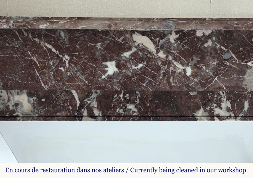 Cheminée de style Napoléon III à modillons en marbre Rouge du Nord Cheminée de style Napoléon III à modillons en marbre Rouge du Nord-1