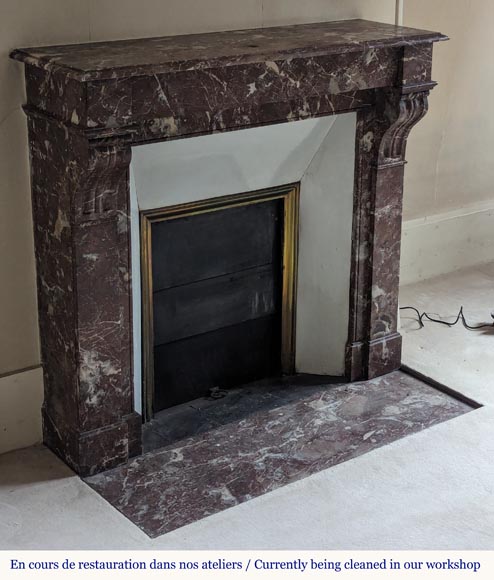 Cheminée de style Napoléon III à modillons en marbre Rouge du Nord Cheminée de style Napoléon III à modillons en marbre Rouge du Nord-2