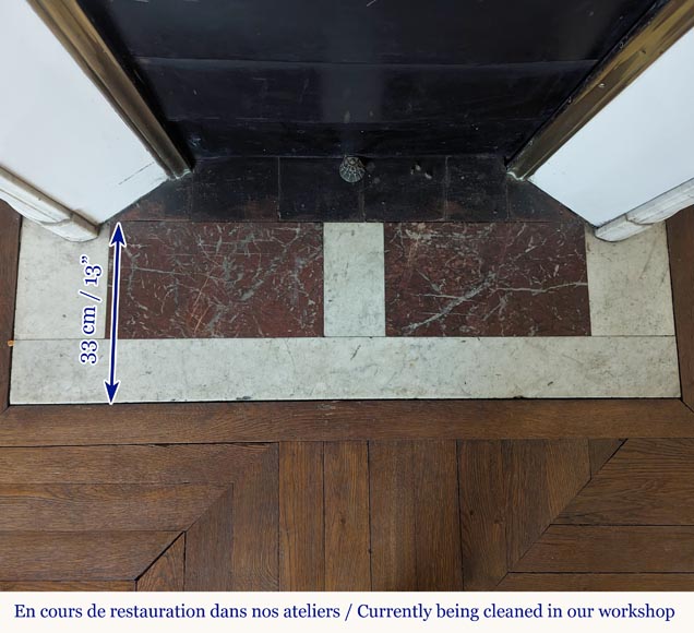 Cheminée de style Louis XVI en marbre de Carrare aux coins arrondis ornée d'une fleur de tournesol Cheminée de style Louis XVI en marbre de Carrare aux coins arrondis ornée d'une fleur de tournesol-11