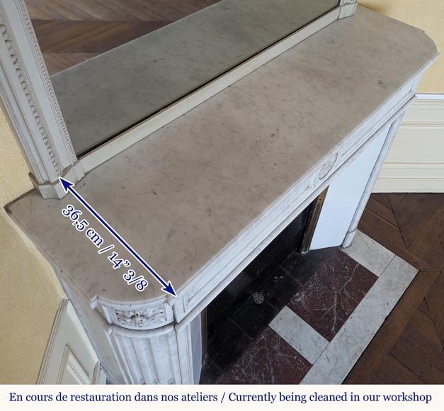 Cheminée de style Louis XVI en marbre de Carrare aux coins arrondis ornée d'une fleur de tournesol Cheminée de style Louis XVI en marbre de Carrare aux coins arrondis ornée d'une fleur de tournesol-12