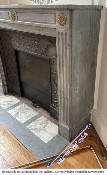 Cheminée de style Louis XVI en marbre Turquin ornée de fleurs de tournesol en bronze Cheminée de style Louis XVI en marbre Turquin ornée de fleurs de tournesol en bronze-4