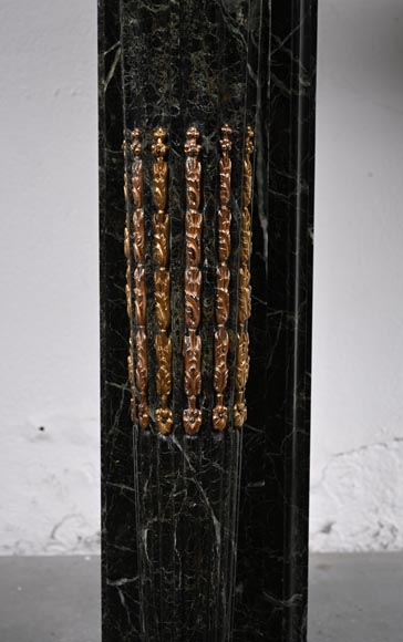 Cheminée de style Louis XVI en marbre Vert de Mer à colonnes détachées Cheminée de style Louis XVI en marbre Vert de Mer à colonnes détachées-8