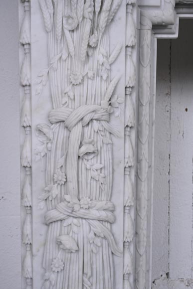 Cheminée de style Napoléon III en marbre de Carrare aux épis de blé Cheminée de style Napoléon III en marbre de Carrare aux épis de blé-9