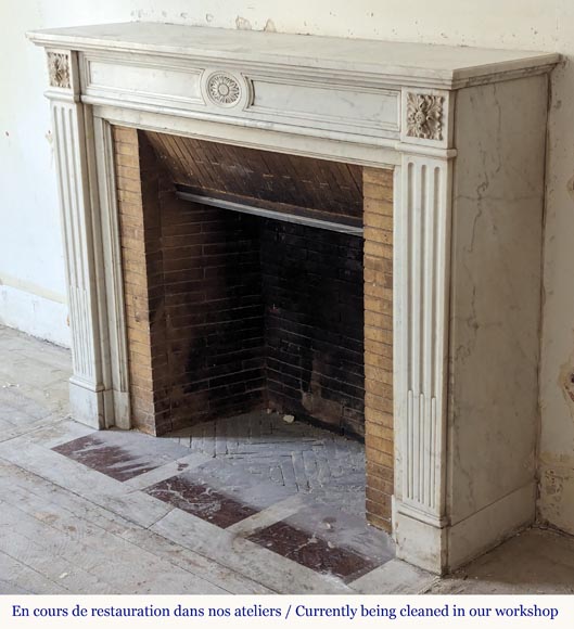 Cheminée de style Louis XVI à rosace en marbre de Carrare Cheminée de style Louis XVI à rosace en marbre de Carrare-5