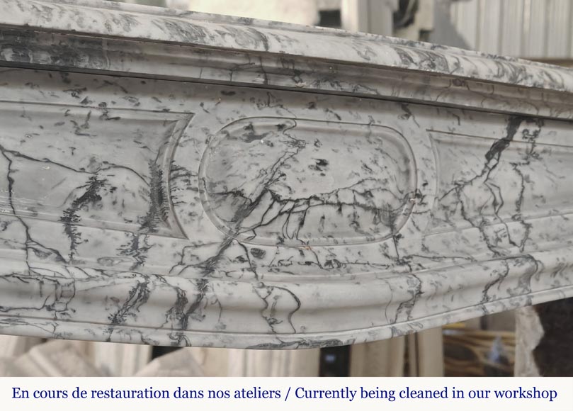 Cheminée de style Louis XV modèle Pompadour, gallbée, en marbre bleu fleuri Cheminée de style Louis XV modèle Pompadour, gallbée, en marbre bleu fleuri-1