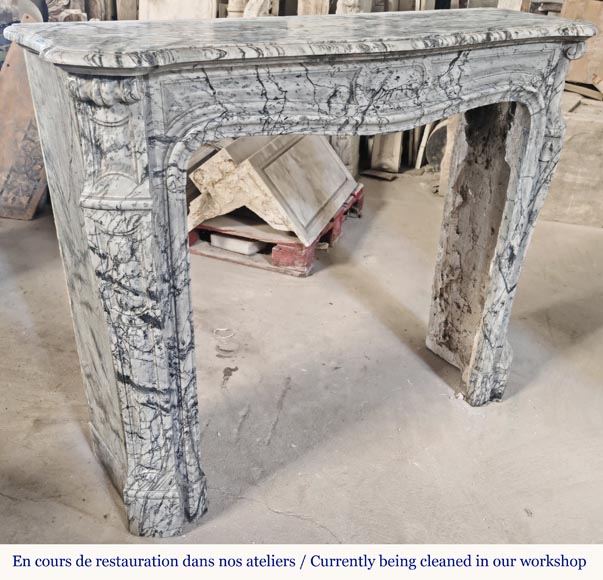 Cheminée de style Louis XV modèle Pompadour, gallbée, en marbre bleu fleuri Cheminée de style Louis XV modèle Pompadour, gallbée, en marbre bleu fleuri-2