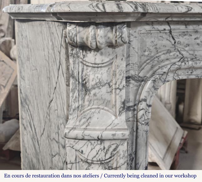 Cheminée de style Louis XV modèle Pompadour, gallbée, en marbre bleu fleuri Cheminée de style Louis XV modèle Pompadour, gallbée, en marbre bleu fleuri-3