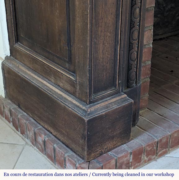 Cheminée de style Napoléon III en bois de noyer avec son trumeau Cheminée de style Napoléon III en bois de noyer avec son trumeau-9