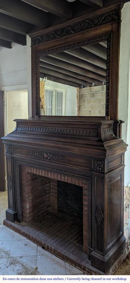 Cheminée de style Napoléon III en bois de noyer avec son trumeau Cheminée de style Napoléon III en bois de noyer avec son trumeau-10