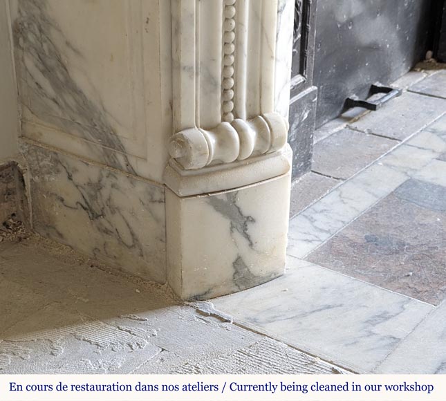 Cheminée de style Louis XVI galbée en marbre Arabescato  Cheminée de style Louis XVI galbée en marbre Arabescato -4