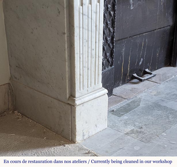 Cheminée de style Louis XVI en marbre de Carrare ornée d'une couronne de laurier Cheminée de style Louis XVI en marbre de Carrare ornée d'une couronne de laurier-5