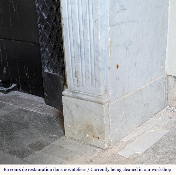 Cheminée de style Louis XVI en marbre de Carrare ornée d'une couronne de laurier Cheminée de style Louis XVI en marbre de Carrare ornée d'une couronne de laurier-8