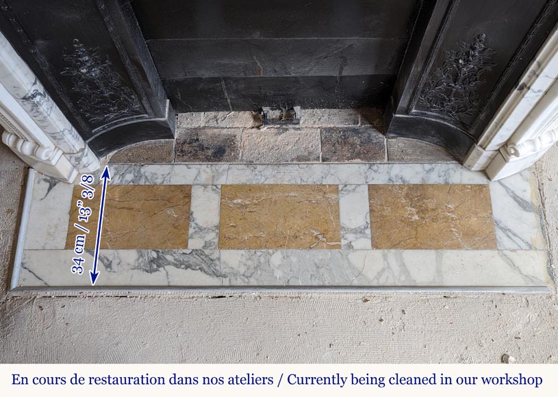 Cheminée de style Louis XVI galbée en marbre Arabescato décorée d'une couronne de laurier Cheminée de style Louis XVI galbée en marbre Arabescato décorée d'une couronne de laurier-9