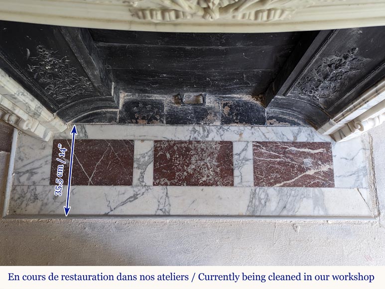 Cheminée de style Louis XVI en marbre Arabescato au bandeau galbé et décoré d'une couronne de laurier Cheminée de style Louis XVI en marbre Arabescato au bandeau galbé et décoré d'une couronne de laurier-11