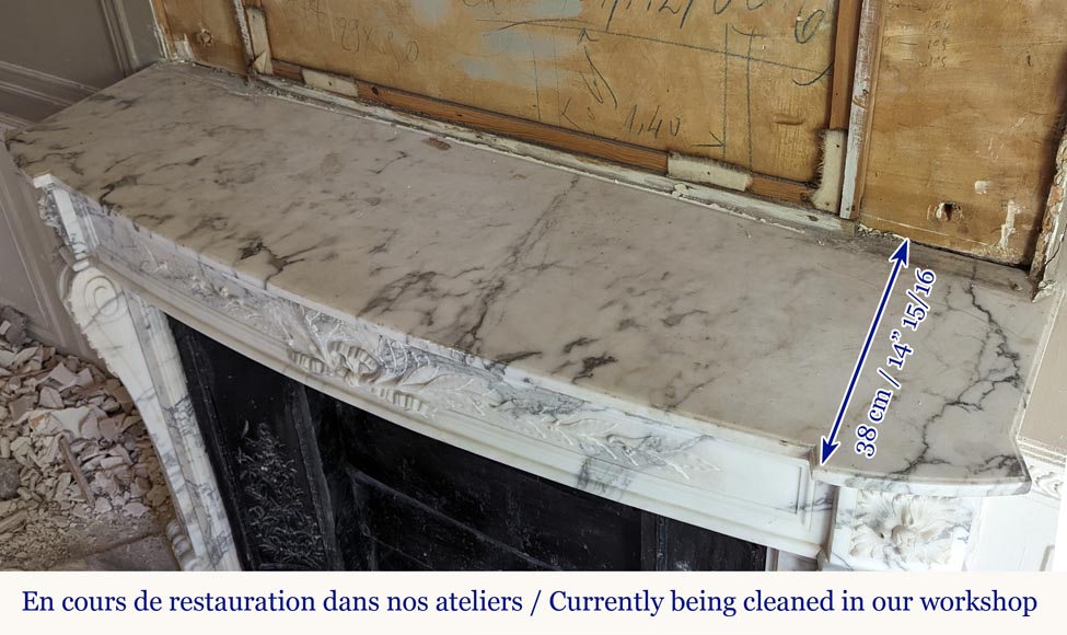 Cheminée de style Louis XVI en marbre Arabescato au bandeau galbé et décoré d'une couronne de laurier Cheminée de style Louis XVI en marbre Arabescato au bandeau galbé et décoré d'une couronne de laurier-12