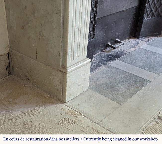 Cheminée de style Louis XVI en marbre de Carrare décorée d'une couronne de laurier Cheminée de style Louis XVI en marbre de Carrare décorée d'une couronne de laurier-4