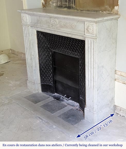 Cheminée de style Louis XVI en marbre de Carrare décorée d'une couronne de laurier Cheminée de style Louis XVI en marbre de Carrare décorée d'une couronne de laurier-5