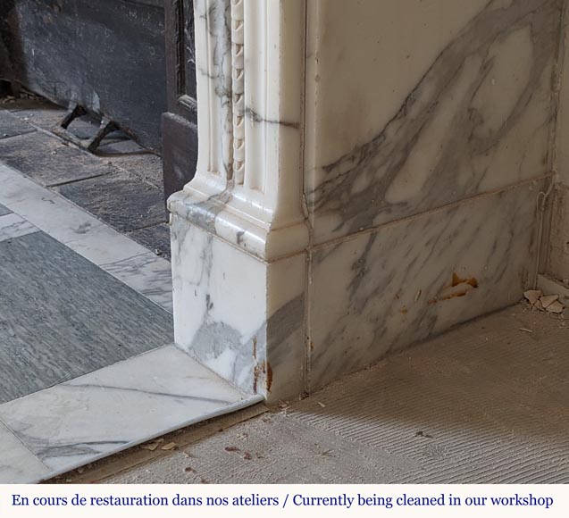 Cheminée de style Louis XVI en marbre Arabescato au bandeau perlé Cheminée de style Louis XVI en marbre Arabescato au bandeau perlé-8