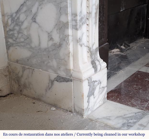 Cheminée de style Louis XVI en marbre Arabescato décorée d'une frise de perles Cheminée de style Louis XVI en marbre Arabescato décorée d'une frise de perles-4