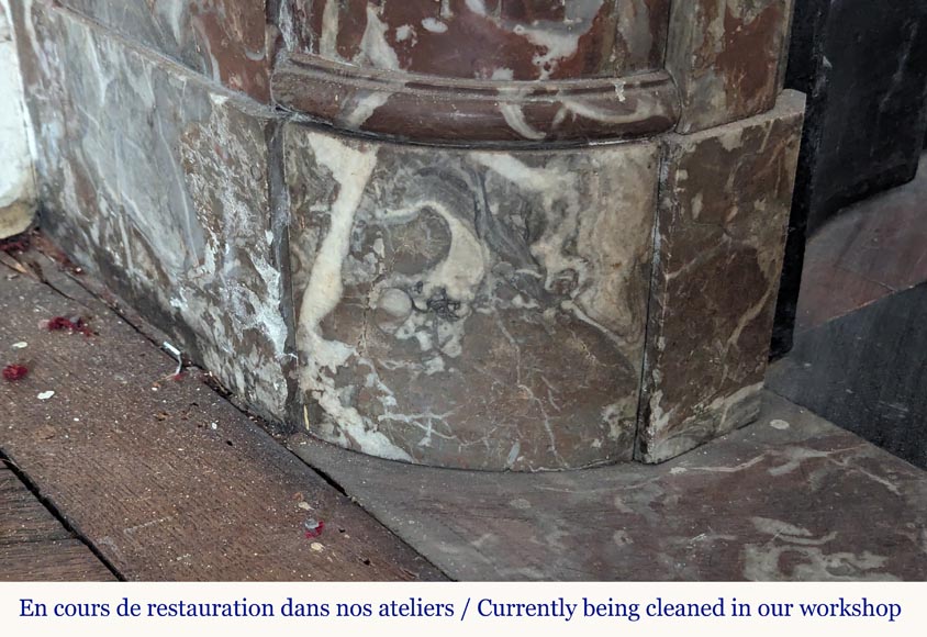 Cheminée de style Louis XVI à coins arrondi ornée de bronze Cheminée de style Louis XVI à coins arrondi ornée de bronze-5