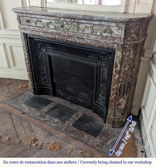 Cheminée de style Louis XVI à coins arrondi ornée de bronze Cheminée de style Louis XVI à coins arrondi ornée de bronze-6