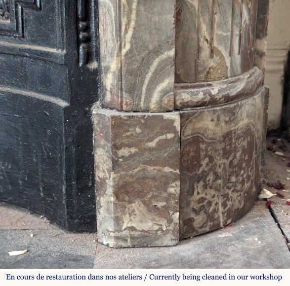 Cheminée de style Louis XVI à coins arrondi ornée de bronze Cheminée de style Louis XVI à coins arrondi ornée de bronze-8