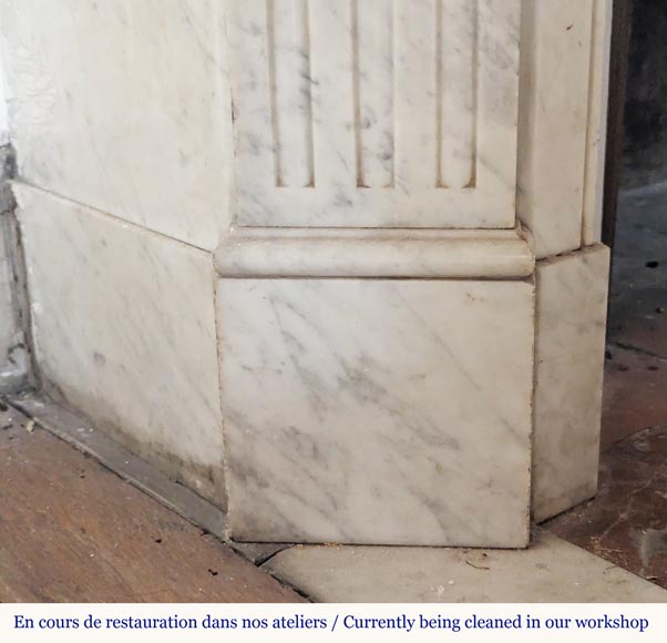 Cheminée de style Louis XVI en marbre de Carrare ornée d'une couronne de laurier Cheminée de style Louis XVI en marbre de Carrare ornée d'une couronne de laurier-5