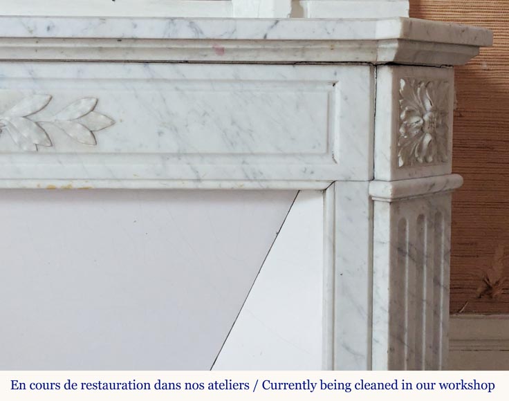 Cheminée de style Louis XVI en marbre de Carrare ornée d'une couronne de laurier Cheminée de style Louis XVI en marbre de Carrare ornée d'une couronne de laurier-7