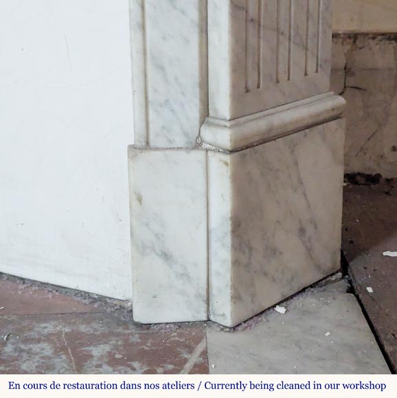 Cheminée de style Louis XVI en marbre de Carrare ornée d'une couronne de laurier Cheminée de style Louis XVI en marbre de Carrare ornée d'une couronne de laurier-8